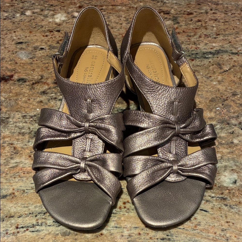 Naturalizer Women's Metallic Sandals with Bow Detail